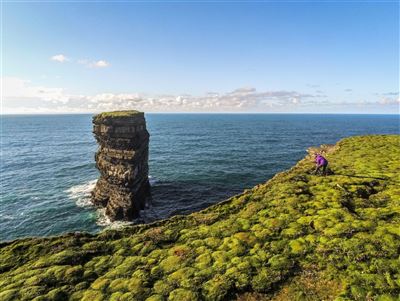 Fotografin am Downpatrick Head